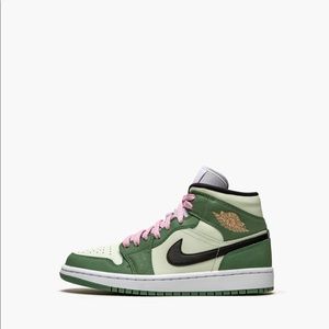 WMNS AIR JORDAN 1 MID SE Dutch Green Size 12 Women's or 10.5 Mens